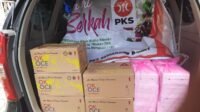 Peduli Bencana Banjir Semarang, DPC PKS Semarang Barat Bagikan Ratusan Nasi Dus