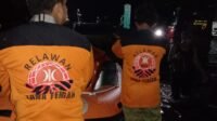 Puluhan Relawan PKS Kota Semarang Bantu Penanganan Banjir Rob, dari Evakuasi Hingga Suplai Nasi Bungkus untuk Pengungsi
