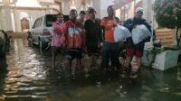 Banjir Melanda, Relawan PKS Kota Semarang Bantu Evakuasi Korban dan Distribusikan Ribuan Nasi Bungkus